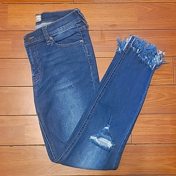Free People mid-rise distressed frayed ankle jeans, size 25. - Picture 6 of 13